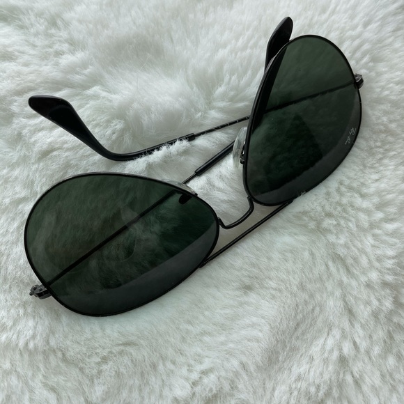 Ray Ban Black Aviator Sunglasses - Picture 5 of 7